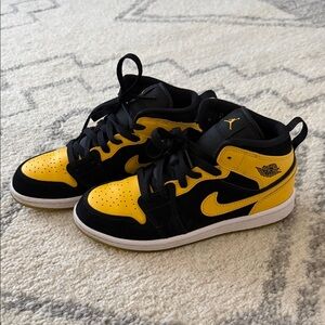 Jordan Kids Black and Yellow Sneakers